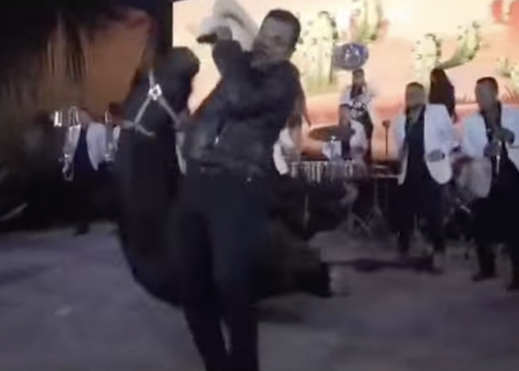 Marco Flores de la banda Jerez sufre accidente en grabación de nueva canción